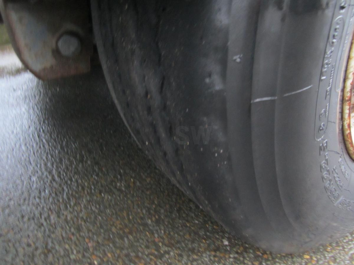 Fruehauf - Semi-reboque plataforma/ Caixa aberta: foto 3 Fruehauf - Semi-reboque plataforma/ Caixa aberta: foto 3