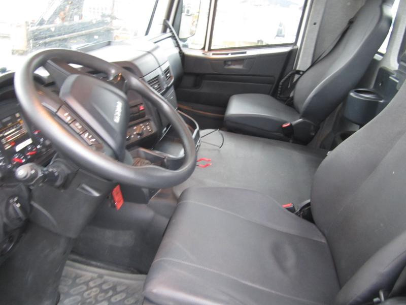 Fotografia de interior 1: Camião basculante Iveco Stralis 420