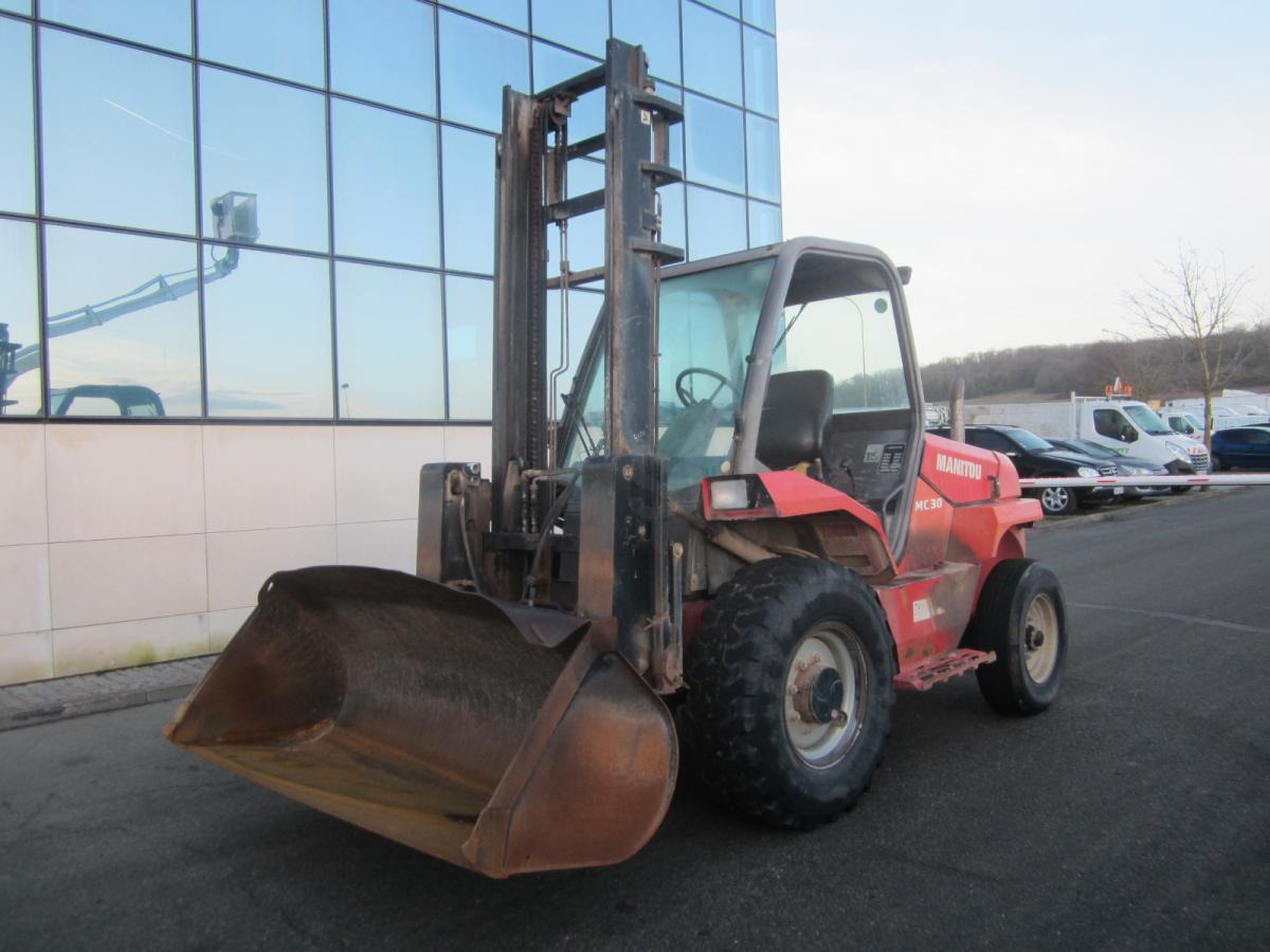 Manitou MC30 - Empilhadeira a diesel: foto 1 Manitou MC30 - Empilhadeira a diesel: foto 1