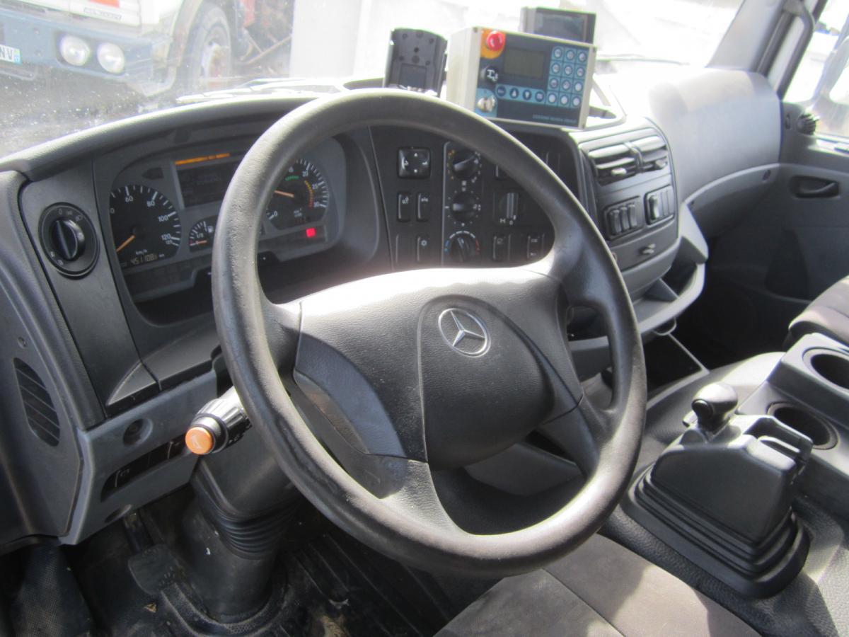 Caminhão de lixo Mercedes Axor 2533: foto 9