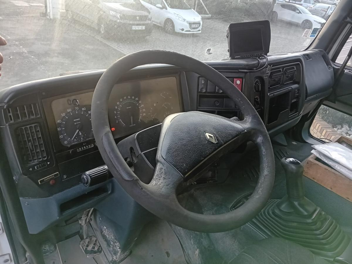 Renault Premium 250 - Caminhão tanque: foto 3 Renault Premium 250 - Caminhão tanque: foto 3