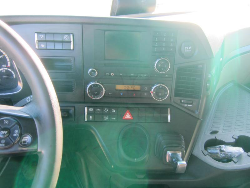 Fotografia de interior 1: Tractor Mercedes Actros 1848