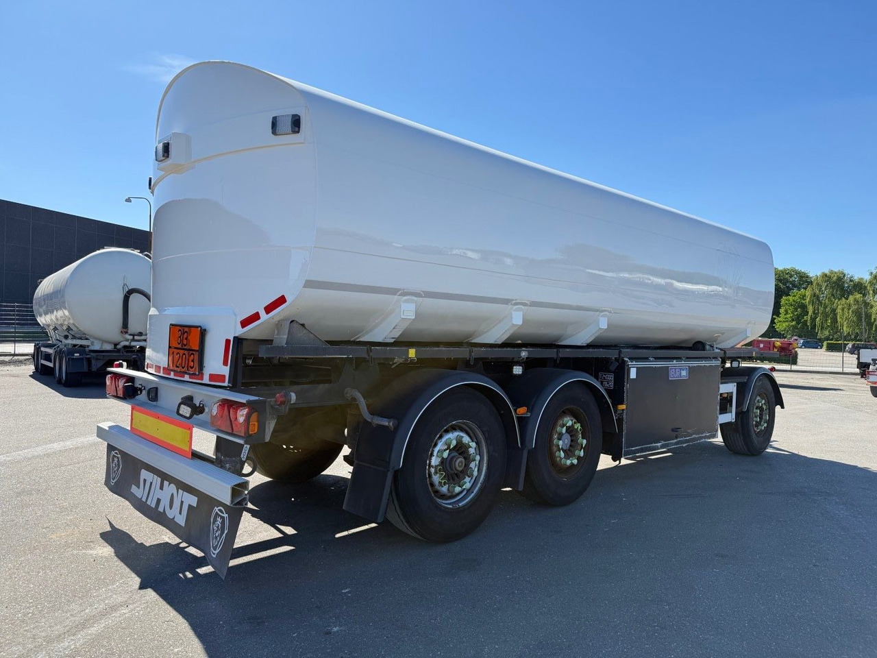 Eurotank 3 axle ET-26-4 ADR 25.500 L 4 Room - Reboque tanque: foto 3 Eurotank 3 axle ET-26-4 ADR 25.500 L 4 Room - Reboque tanque: foto 3