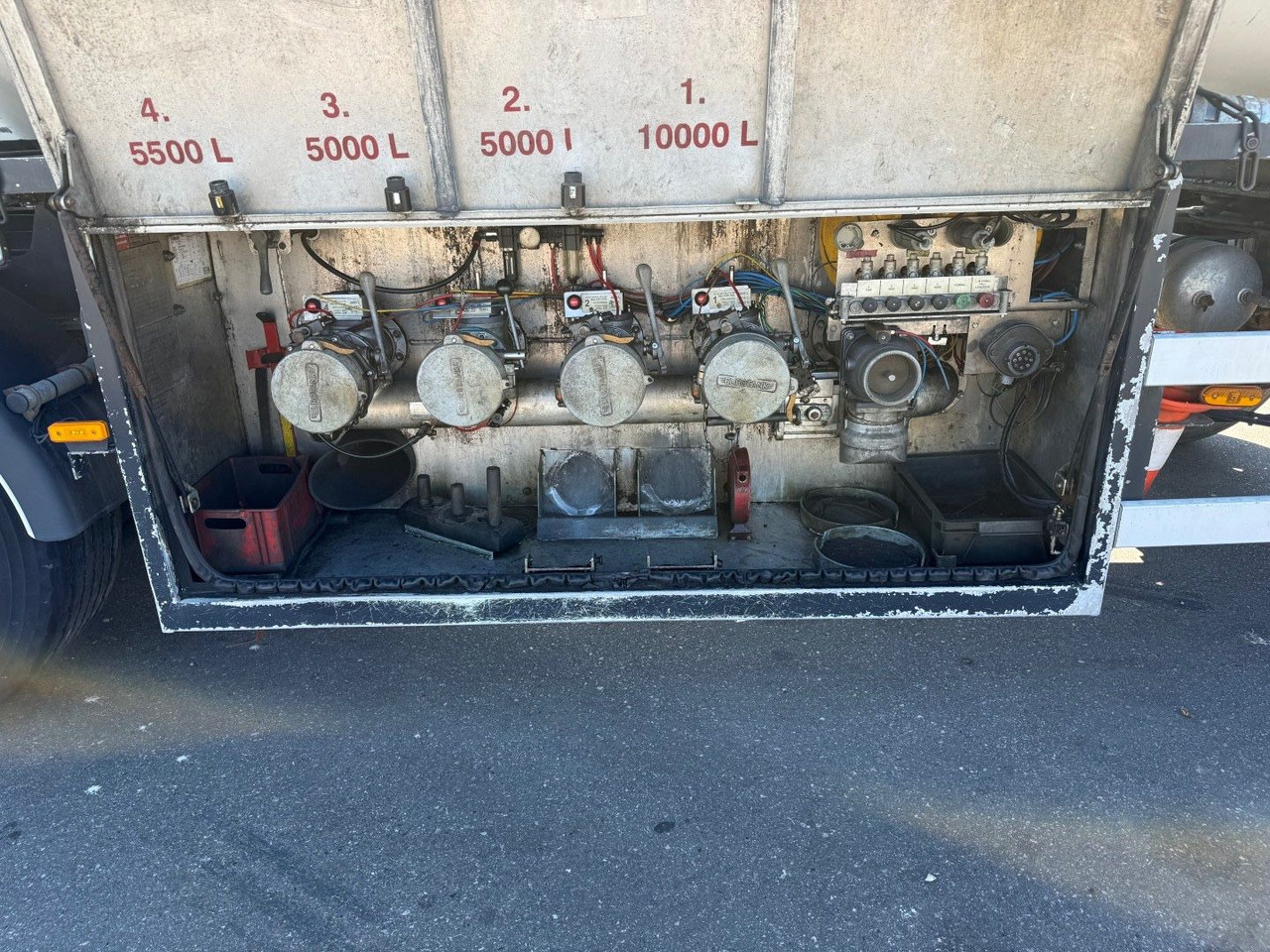 Eurotank 3 axle ET-26-4 ADR 25.500 L 4 Room - Reboque tanque: foto 5 Eurotank 3 axle ET-26-4 ADR 25.500 L 4 Room - Reboque tanque: foto 5