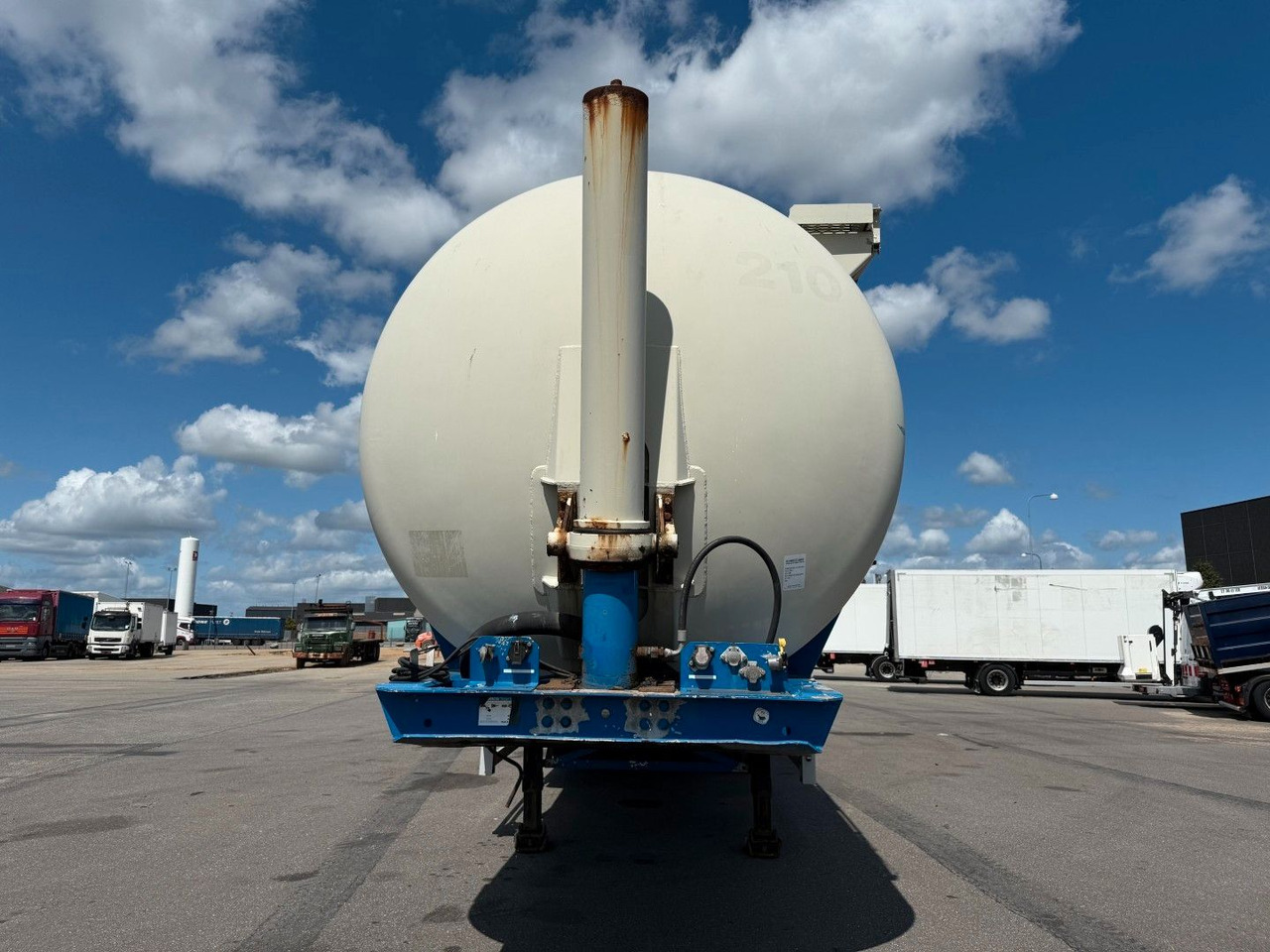 Feldbinder 3 axle 63 m3 Silo trailer Feldbinder 3 axle 63 m3 Silo trailer - Semirreboque silo: foto 5 Feldbinder 3 axle 63 m3 Silo trailer Feldbinder 3 axle 63 m3 Silo trailer - Semirreboque silo: foto 5