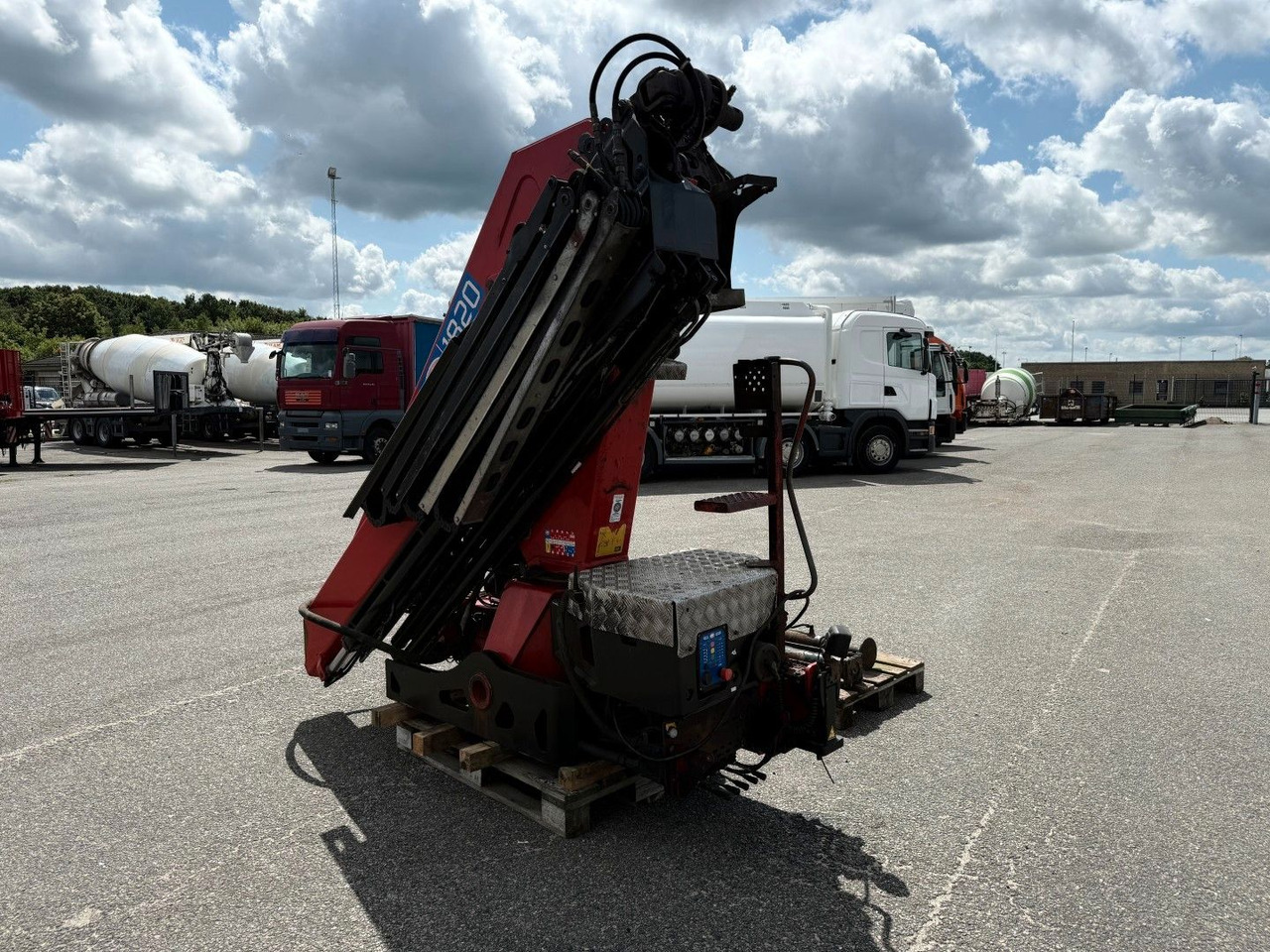 HMF 1820 K4 Remote control / Kran / Crane - Camião grua: foto 3 HMF 1820 K4 Remote control / Kran / Crane - Camião grua: foto 3