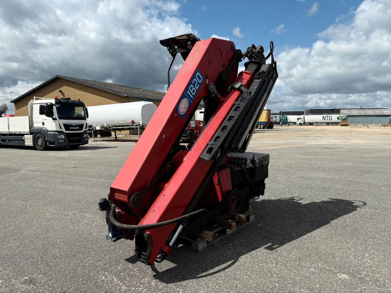 HMF 1820 K4 Remote control / Kran / Crane - Camião grua: foto 5 HMF 1820 K4 Remote control / Kran / Crane - Camião grua: foto 5