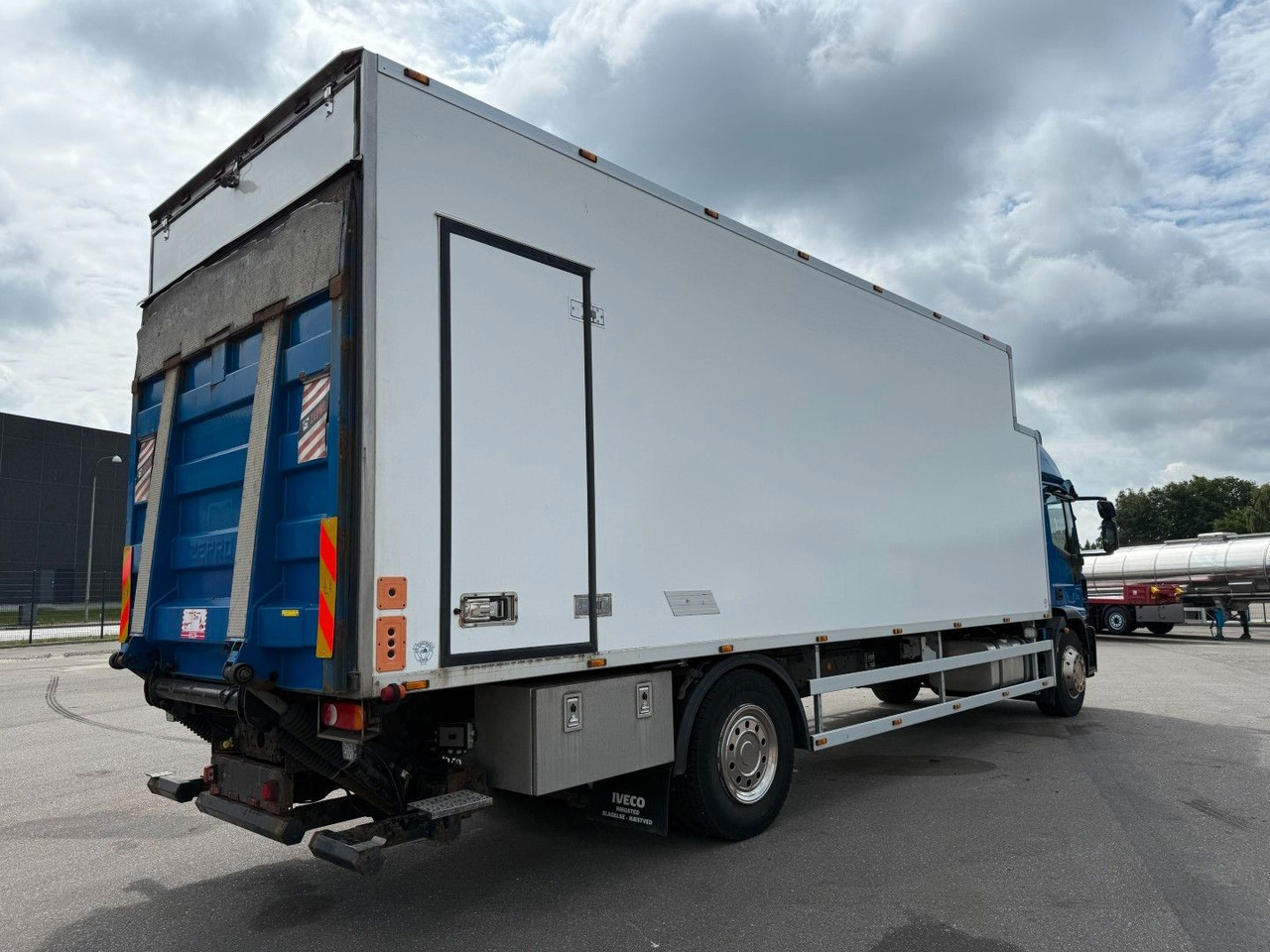 Iveco EuroCargo 180 E28 4x2 Thermo King T-1000R - Camião frigorífico: foto 3 Iveco EuroCargo 180 E28 4x2 Thermo King T-1000R - Camião frigorífico: foto 3