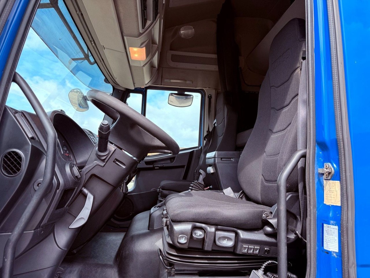 Iveco EuroCargo 180 E28 4x2 Thermo King T-1000R - Camião frigorífico: foto 5 Iveco EuroCargo 180 E28 4x2 Thermo King T-1000R - Camião frigorífico: foto 5