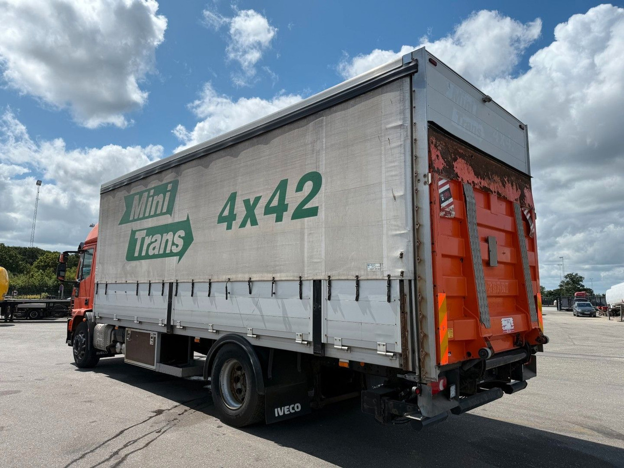 Iveco EuroCargo 180 E28 Euro 6 Freight Iveco EuroCargo 180 E28 Euro 6 Freight / Pritsche - Camião de lona: foto 4 Iveco EuroCargo 180 E28 Euro 6 Freight Iveco EuroCargo 180 E28 Euro 6 Freight / Pritsche - Camião de lona: foto 4