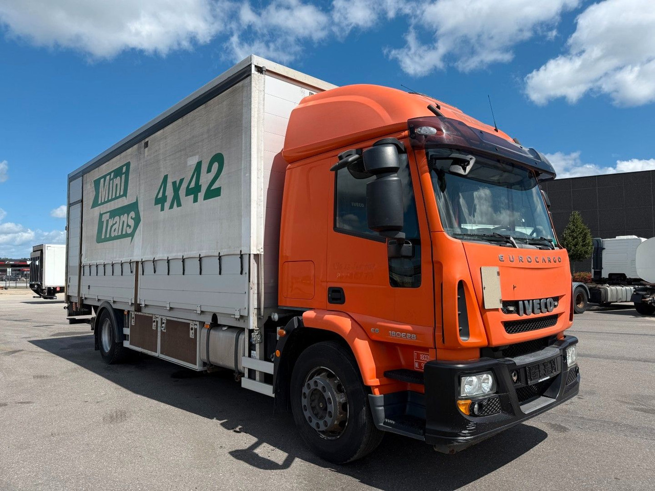Iveco EuroCargo 180 E28 Euro 6 Freight Iveco EuroCargo 180 E28 Euro 6 Freight / Pritsche - Camião de lona: foto 2 Iveco EuroCargo 180 E28 Euro 6 Freight Iveco EuroCargo 180 E28 Euro 6 Freight / Pritsche - Camião de lona: foto 2