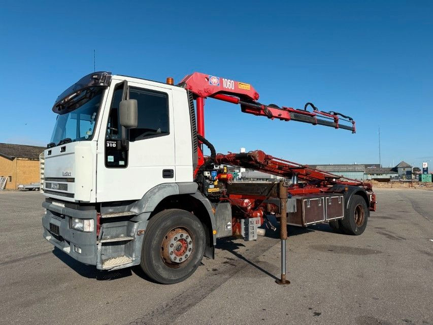 Iveco EuroTech Cursor 190E31 4x2 Tipper / HMF 1060 B3 - Camião grua: foto 1 Iveco EuroTech Cursor 190E31 4x2 Tipper / HMF 1060 B3 - Camião grua: foto 1