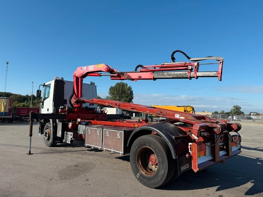 Iveco EuroTech Cursor 190E31 4x2 Tipper / HMF 1060 B3 - Camião grua: foto 4 Iveco EuroTech Cursor 190E31 4x2 Tipper / HMF 1060 B3 - Camião grua: foto 4