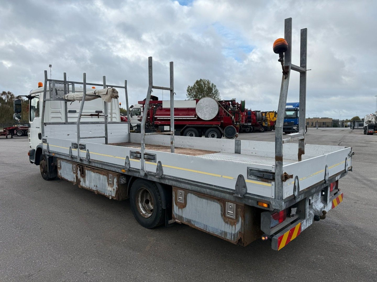 MAN TGL 10.180 4x2 Flatbed 6,,80 m. Euro 3 - Camião de caixa aberta/ Plataforma: foto 4 MAN TGL 10.180 4x2 Flatbed 6,,80 m. Euro 3 - Camião de caixa aberta/ Plataforma: foto 4