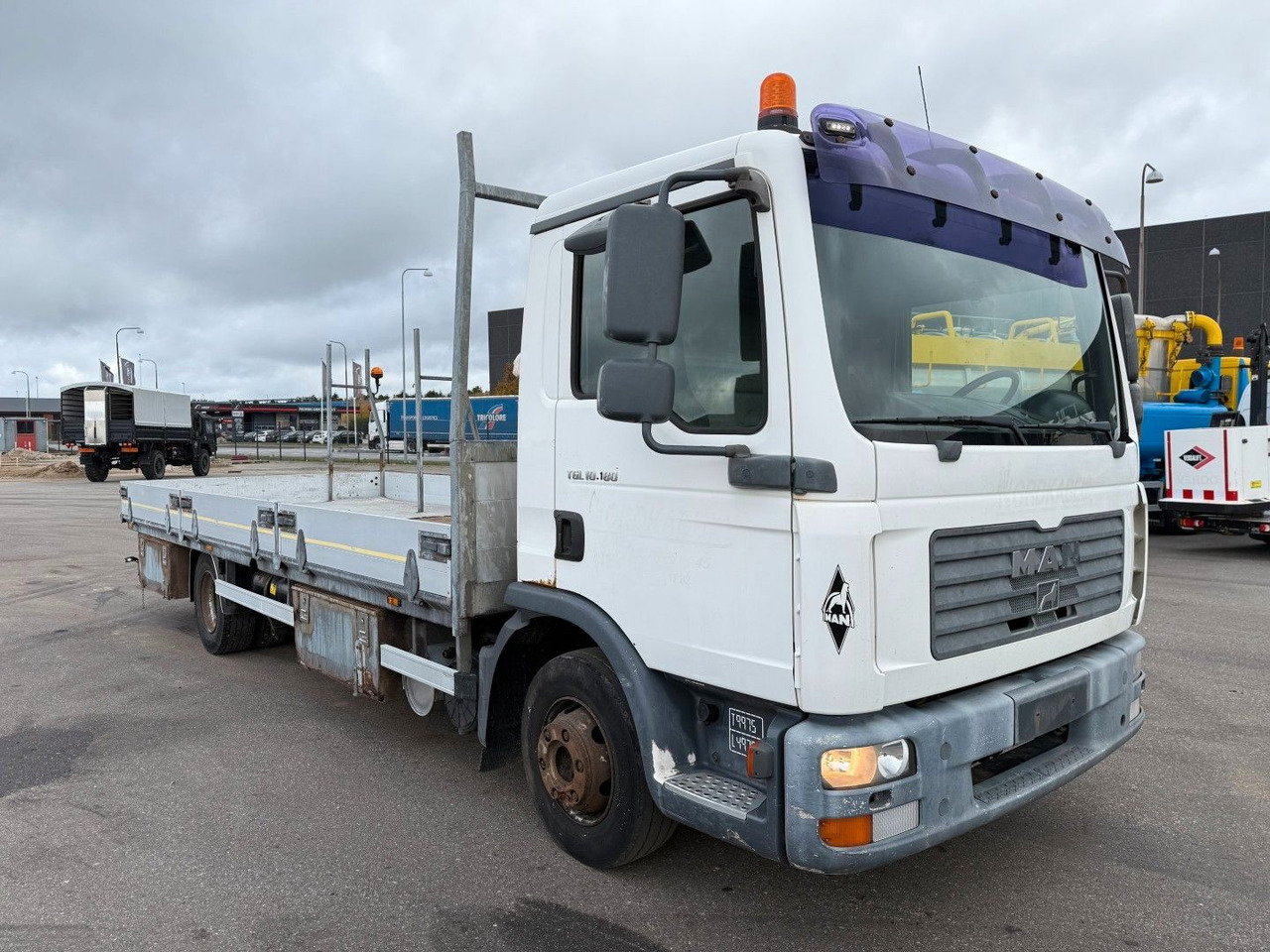 MAN TGL 10.180 4x2 Flatbed 6,,80 m. Euro 3 - Camião de caixa aberta/ Plataforma: foto 2 MAN TGL 10.180 4x2 Flatbed 6,,80 m. Euro 3 - Camião de caixa aberta/ Plataforma: foto 2
