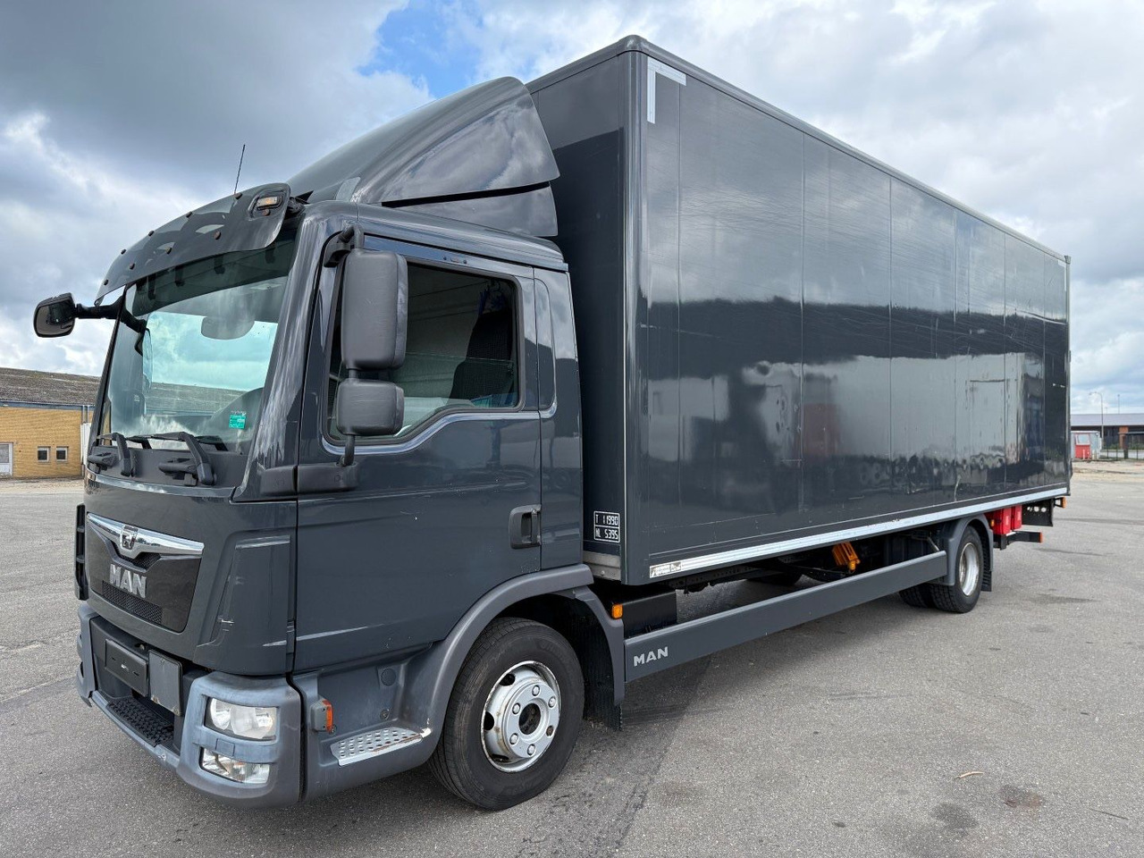 MAN TGL 12.250 Euro 6 Closed box / Koffer 7.20 m. - Camião furgão: foto 1 MAN TGL 12.250 Euro 6 Closed box / Koffer 7.20 m. - Camião furgão: foto 1
