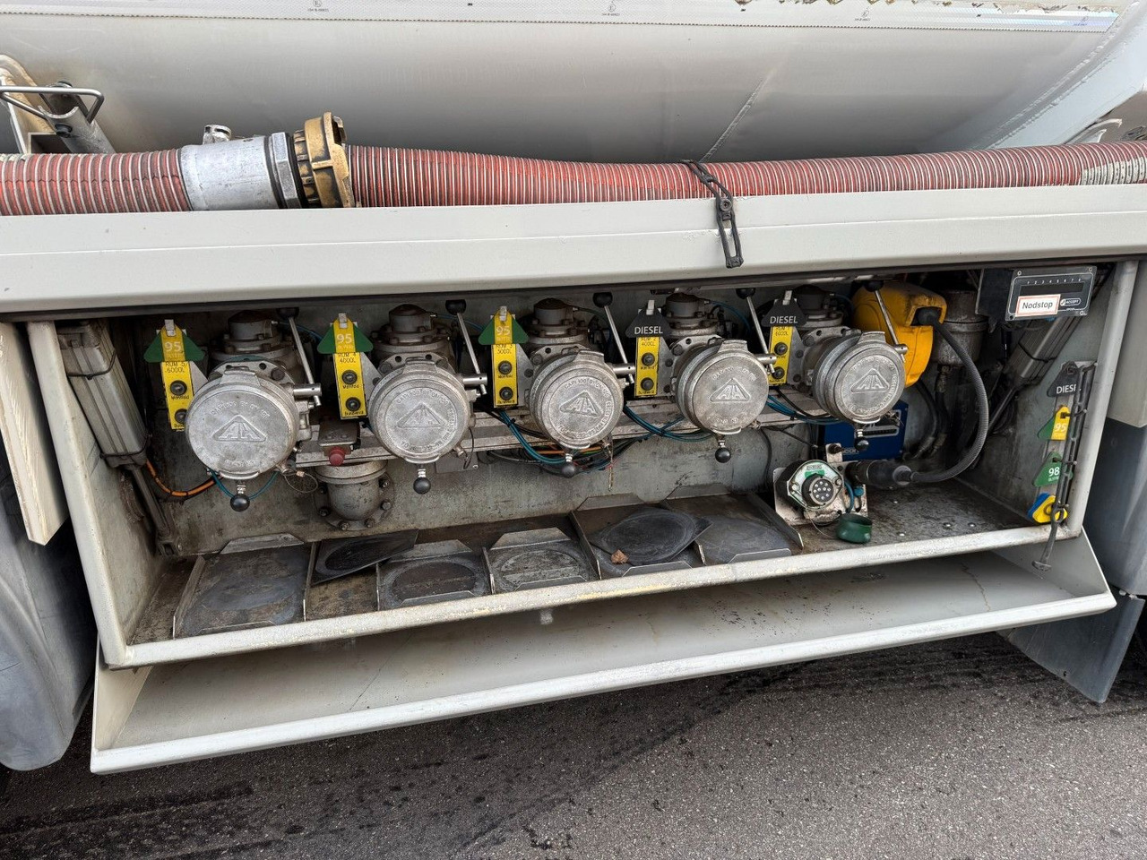 MAN TGS 35.480 8x2*6 Euro 6 23.000 l ADR Tanktruck - Caminhão tanque: foto 5 MAN TGS 35.480 8x2*6 Euro 6 23.000 l ADR Tanktruck - Caminhão tanque: foto 5