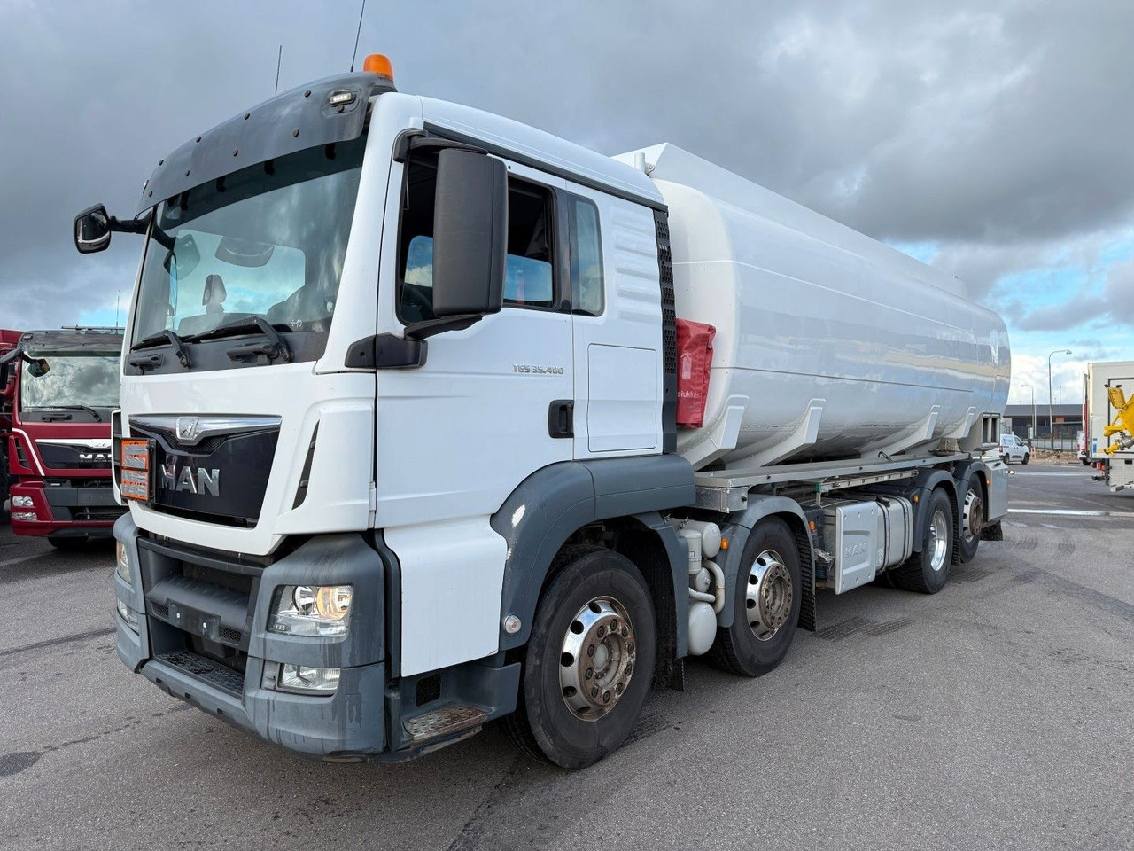 MAN TGS 35.480 8x2*6 Euro 6 23.000 l ADR Tanktruck - Caminhão tanque: foto 1 MAN TGS 35.480 8x2*6 Euro 6 23.000 l ADR Tanktruck - Caminhão tanque: foto 1