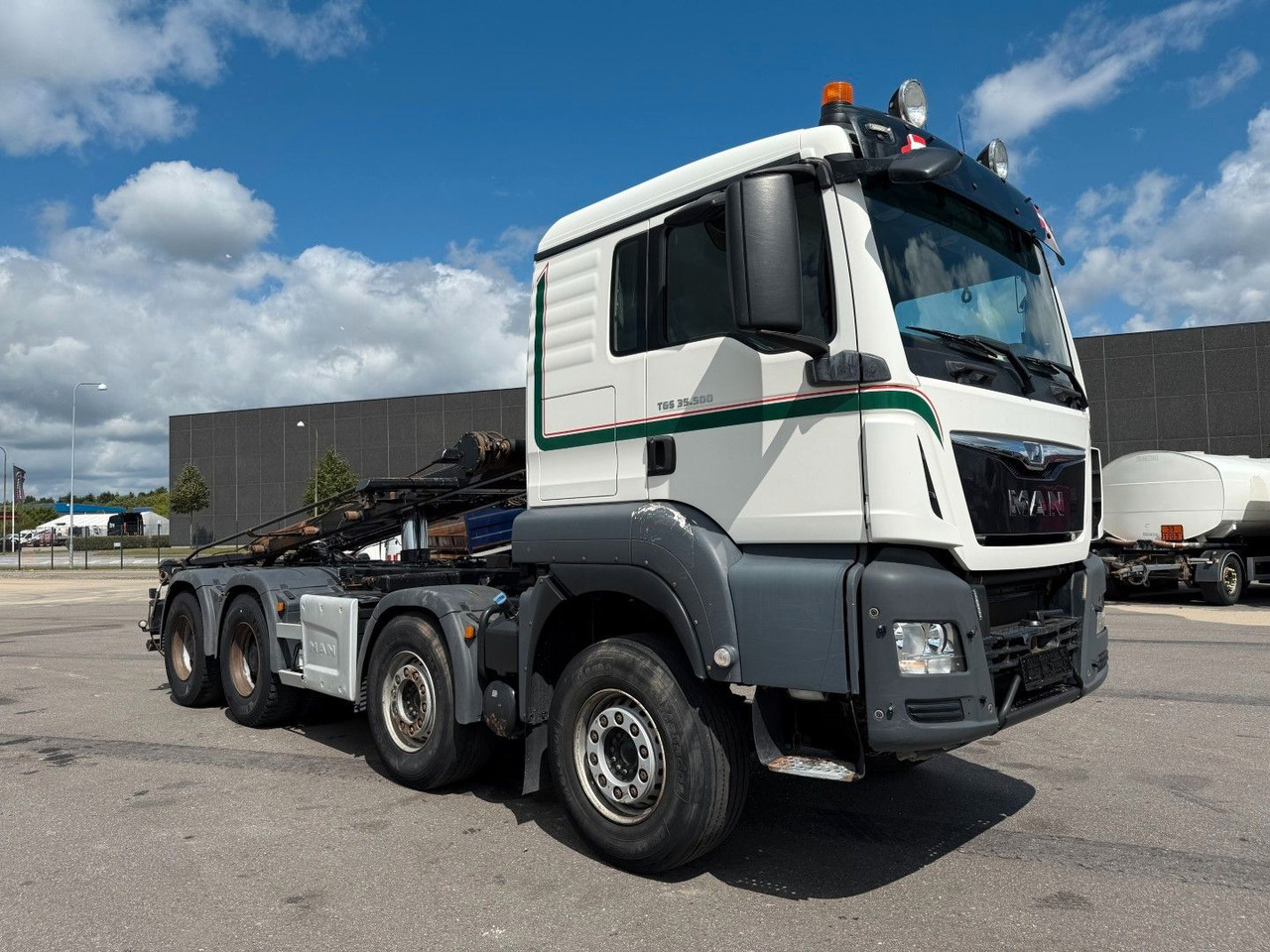 MAN TGS 35.500 8x4 HMF Tipper / Kipper / Euro 6 - Camião basculante: foto 2 MAN TGS 35.500 8x4 HMF Tipper / Kipper / Euro 6 - Camião basculante: foto 2