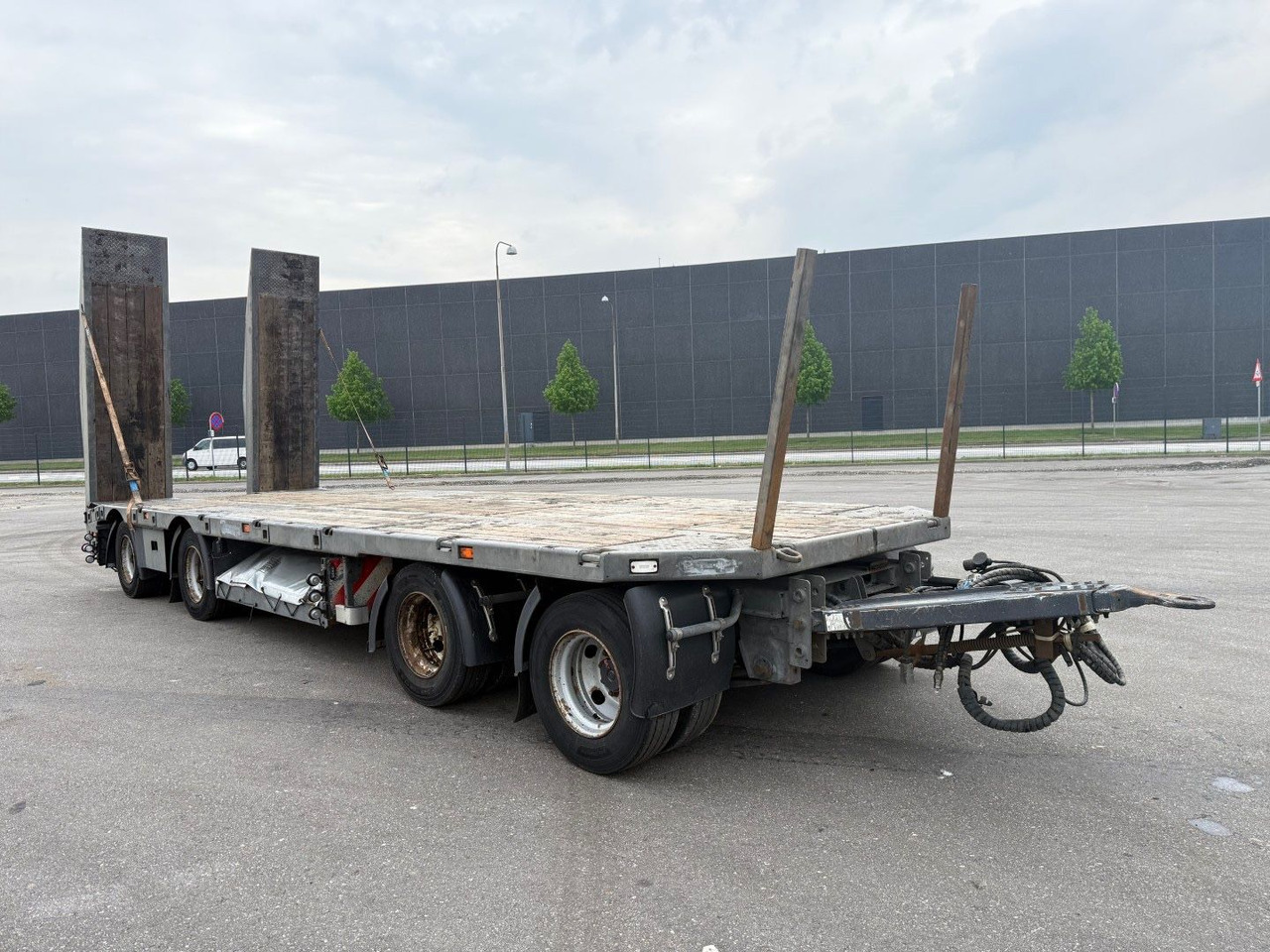 MTDK 4 Achsen 30 t. Maschinen Hydr. rampen - Reboque baixa: foto 2 MTDK 4 Achsen 30 t. Maschinen Hydr. rampen - Reboque baixa: foto 2