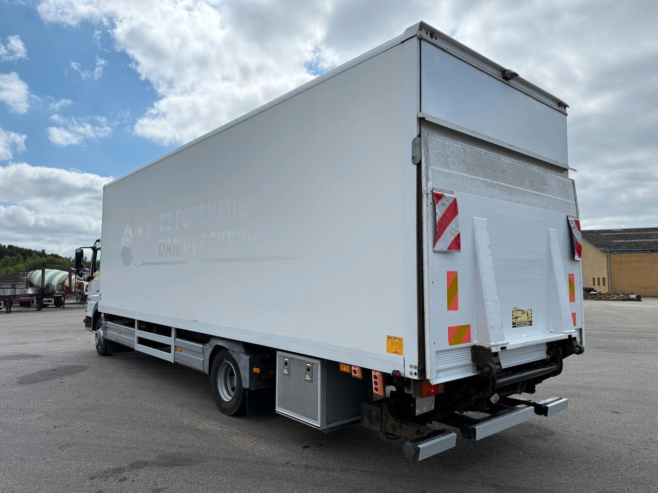 Mercedes-Benz Atego 1218 4x2 Euro 5 8,0 m. koffer - Camião furgão: foto 4 Mercedes-Benz Atego 1218 4x2 Euro 5 8,0 m. koffer - Camião furgão: foto 4