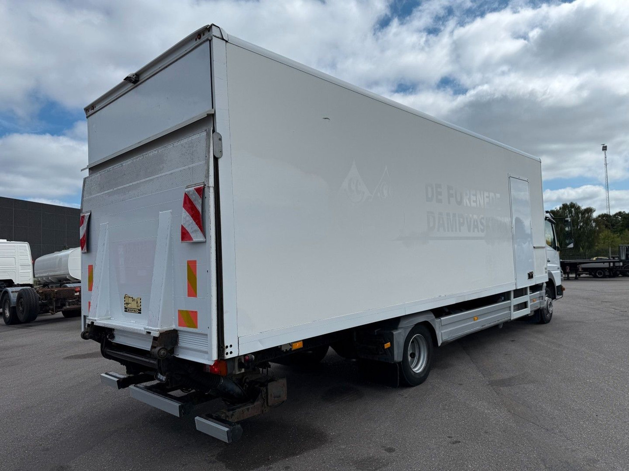 Mercedes-Benz Atego 1218 4x2 Euro 5 8,0 m. koffer - Camião furgão: foto 3 Mercedes-Benz Atego 1218 4x2 Euro 5 8,0 m. koffer - Camião furgão: foto 3
