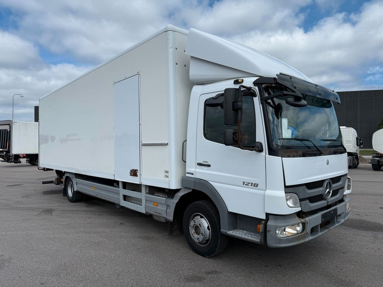 Mercedes-Benz Atego 1218 4x2 Euro 5 8,0 m. koffer - Camião furgão: foto 2 Mercedes-Benz Atego 1218 4x2 Euro 5 8,0 m. koffer - Camião furgão: foto 2