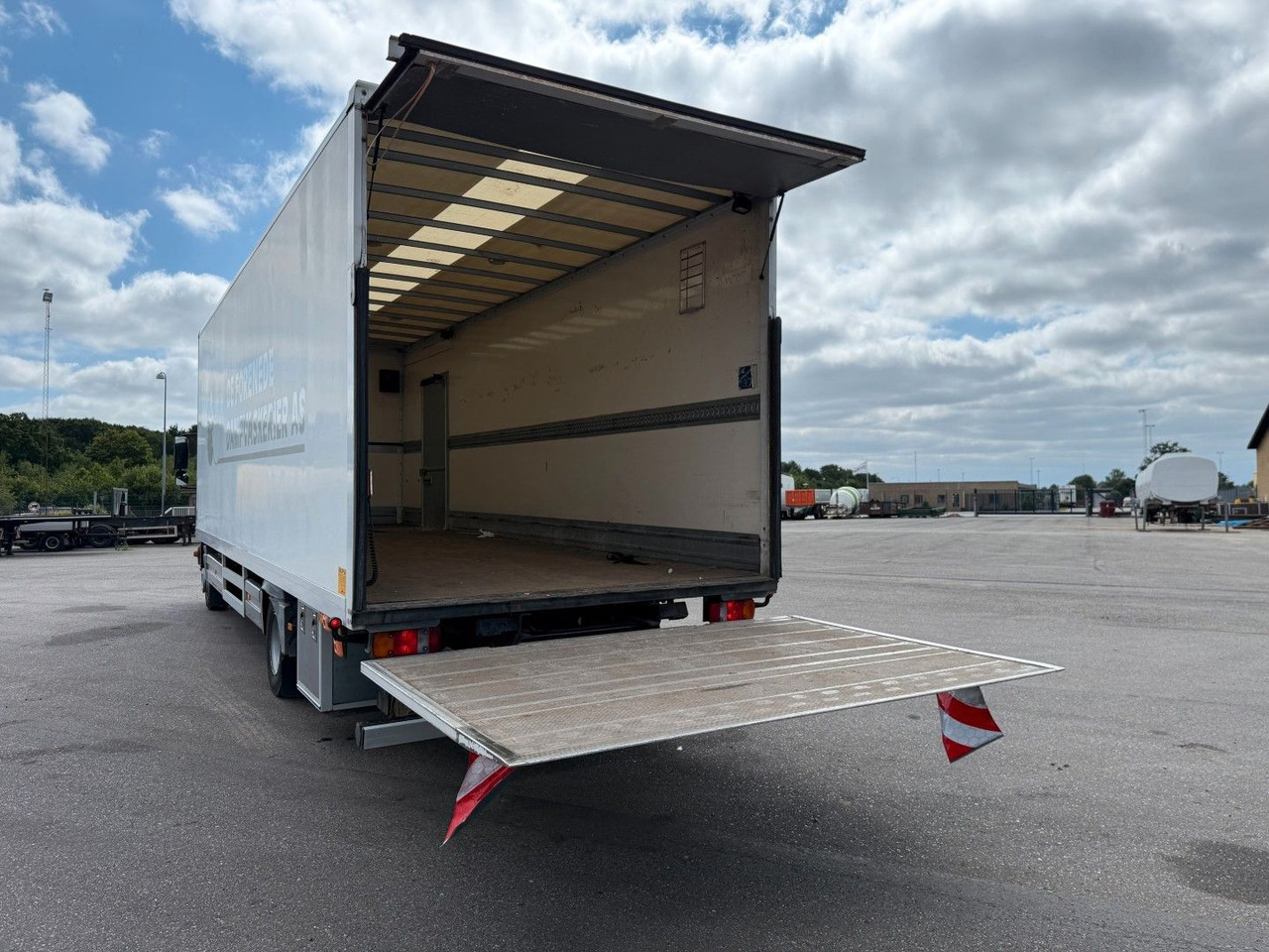 Mercedes-Benz Atego 1218 4x2 Euro 5 8,0 m. koffer - Camião furgão: foto 5 Mercedes-Benz Atego 1218 4x2 Euro 5 8,0 m. koffer - Camião furgão: foto 5