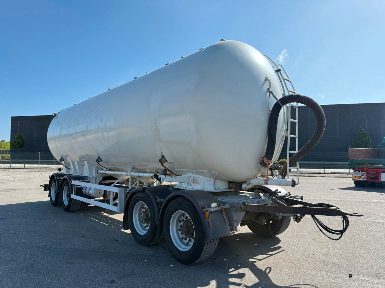 P4T30 4 axle 42 m3 Alu Silo tank - Reboque tanque: foto 2 P4T30 4 axle 42 m3 Alu Silo tank - Reboque tanque: foto 2