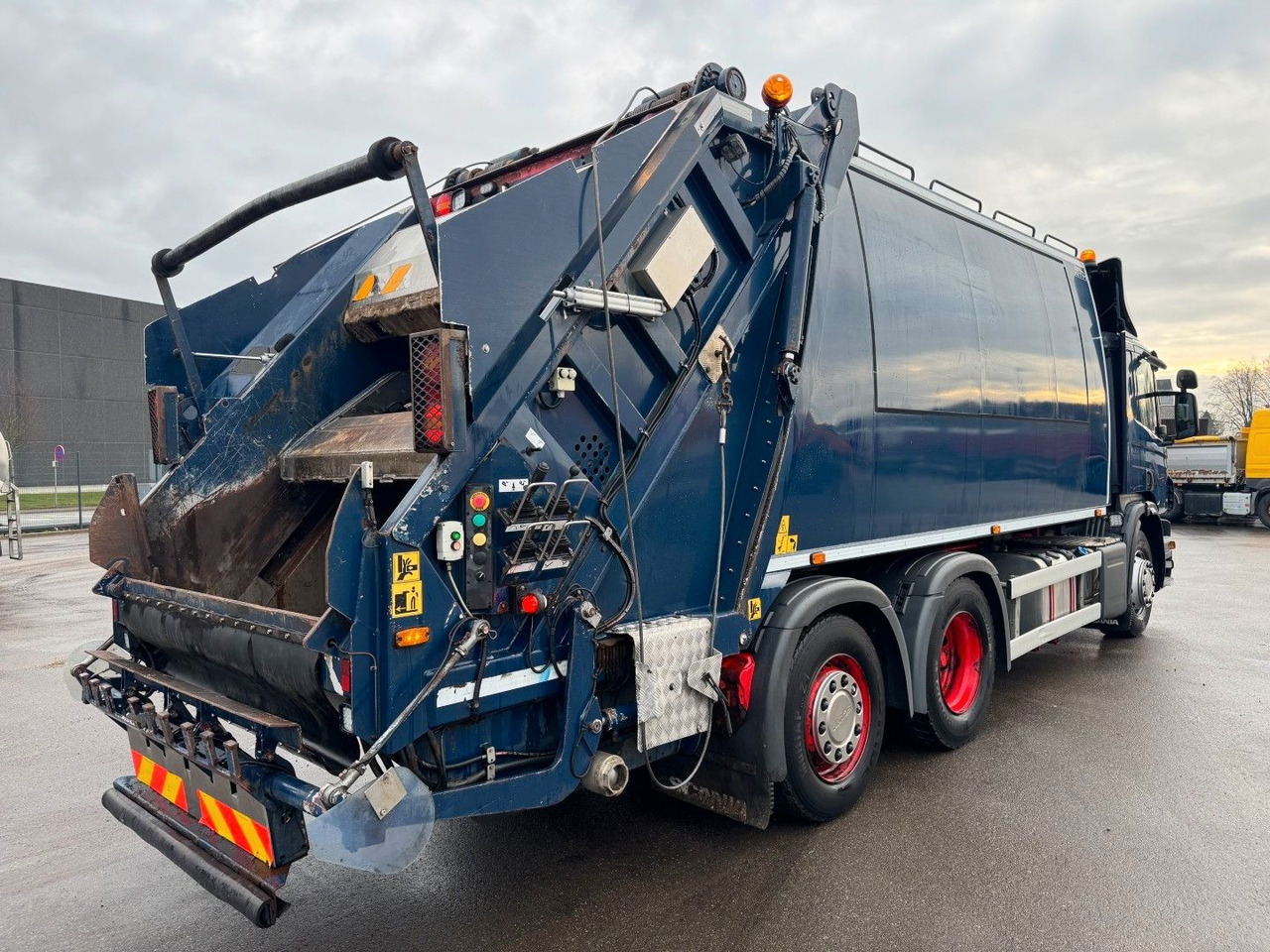 Scania P320 6x2*4 Euro 6 NTM 21 m3 - Caminhão de lixo: foto 3 Scania P320 6x2*4 Euro 6 NTM 21 m3 - Caminhão de lixo: foto 3