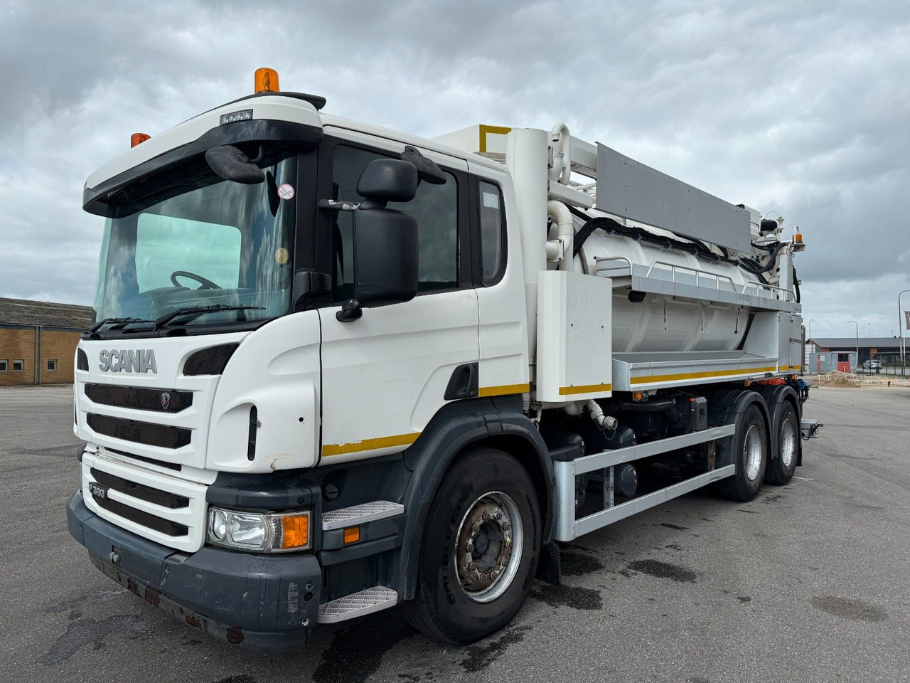 Scania P360 Euro 6 6x4 RHD Hvidtved Larsen FlexLine 312 - Caminhão limpa fossa: foto 2 Scania P360 Euro 6 6x4 RHD Hvidtved Larsen FlexLine 312 - Caminhão limpa fossa: foto 2
