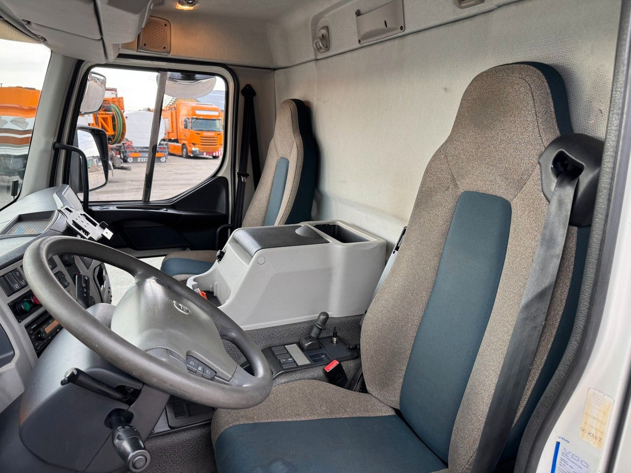 Volvo FE320 6x2*4 Frigoblock FK25SL 9.9 m Frigobox - Camião frigorífico: foto 5 Volvo FE320 6x2*4 Frigoblock FK25SL 9.9 m Frigobox - Camião frigorífico: foto 5