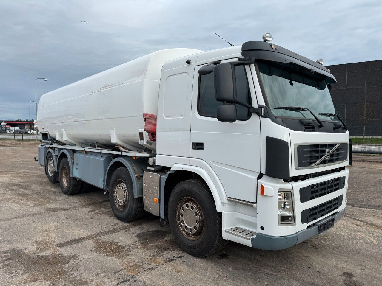 Volvo FM 440 8x2*6 24.000 l. ADR Tanktruck - Caminhão tanque: foto 2 Volvo FM 440 8x2*6 24.000 l. ADR Tanktruck - Caminhão tanque: foto 2