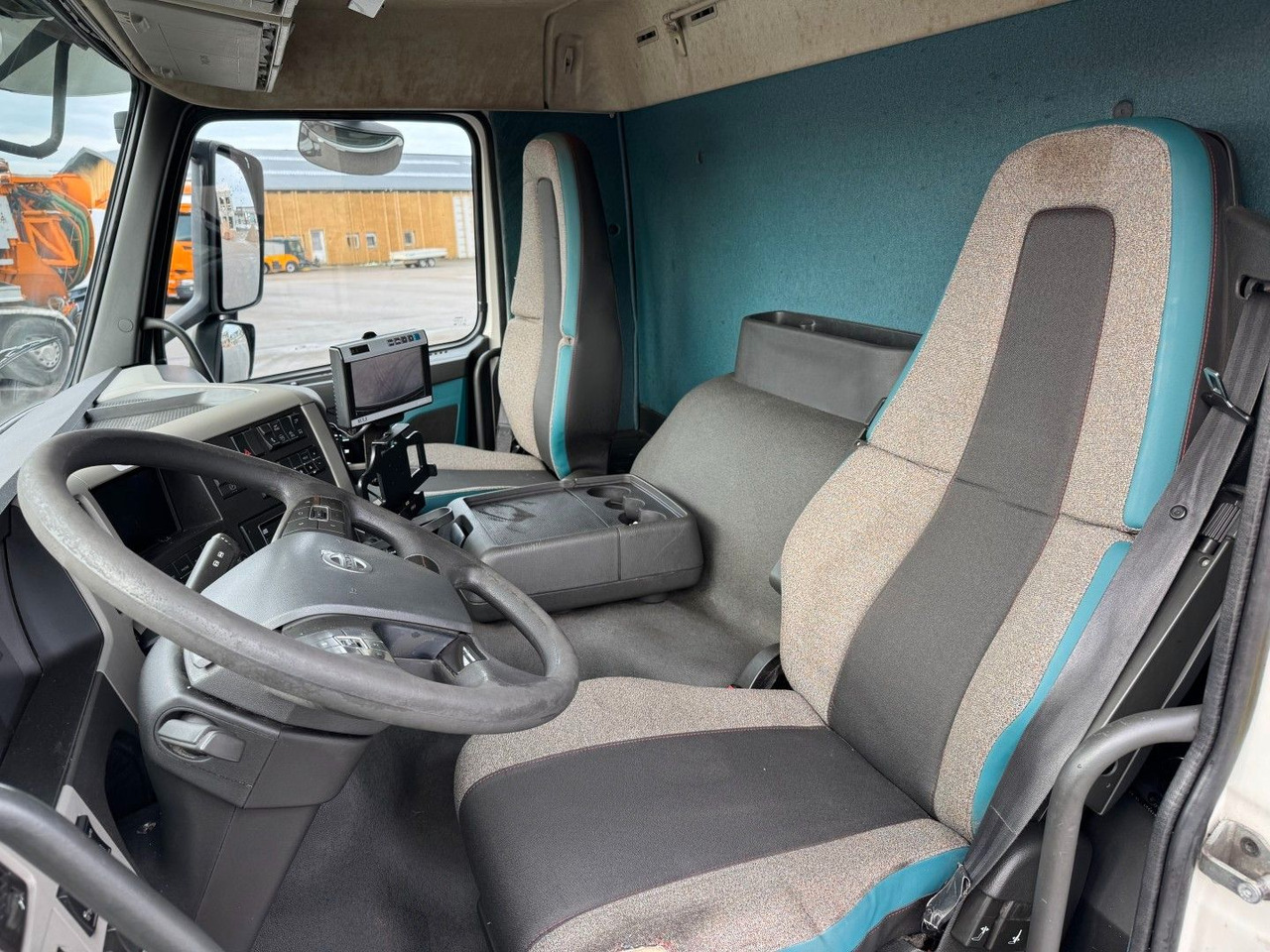 Volvo FM330 6x2*4 Carrier Supra 1250 Mt 9,9m (defekt f - Camião frigorífico: foto 5 Volvo FM330 6x2*4 Carrier Supra 1250 Mt 9,9m (defekt f - Camião frigorífico: foto 5