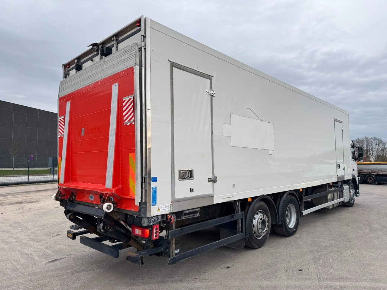 Volvo FM330 6x2*4 Carrier Supra 1250 Mt 9,9m (defekt f - Camião frigorífico: foto 3 Volvo FM330 6x2*4 Carrier Supra 1250 Mt 9,9m (defekt f - Camião frigorífico: foto 3