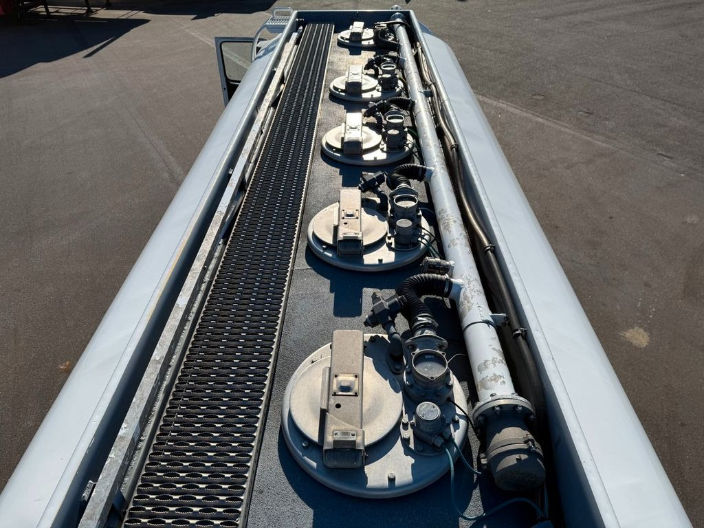 Volvo FM460 8x2*6 24.000 l. ADR Tank Volvo FM460 8x2*6 24.000 l. ADR Tanktruck - Caminhão tanque: foto 5 Volvo FM460 8x2*6 24.000 l. ADR Tank Volvo FM460 8x2*6 24.000 l. ADR Tanktruck - Caminhão tanque: foto 5