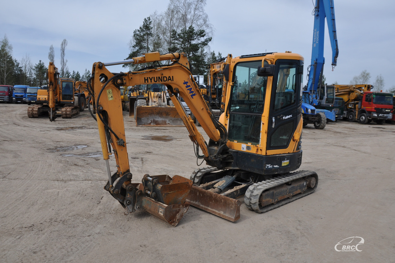 Hyundai R25Z-9AK - Mini escavadeira: foto 1 Hyundai R25Z-9AK - Mini escavadeira: foto 1