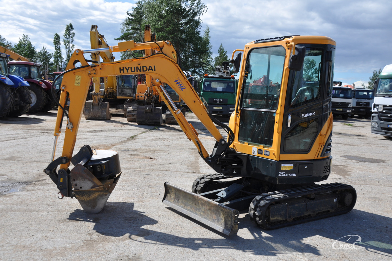 Hyundai R25Z-9AK - Mini escavadeira: foto 1 Hyundai R25Z-9AK - Mini escavadeira: foto 1