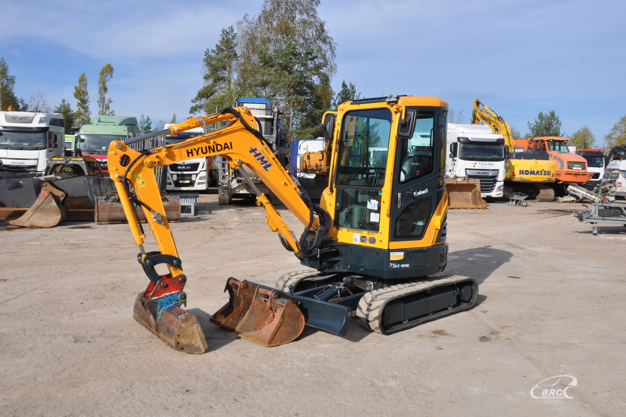 Hyundai R25Z-9AK - Mini escavadeira: foto 1 Hyundai R25Z-9AK - Mini escavadeira: foto 1