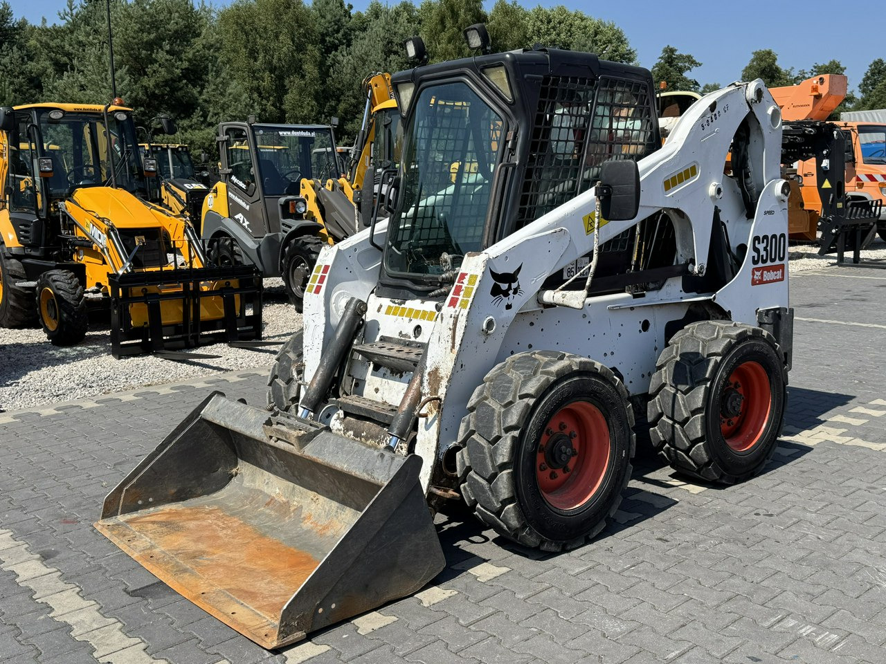 Bobcat S300 Joystick Mini Ładowarka Waga 3692kg - Mini pá carregadora: foto 1 Bobcat S300 Joystick Mini Ładowarka Waga 3692kg - Mini pá carregadora: foto 1