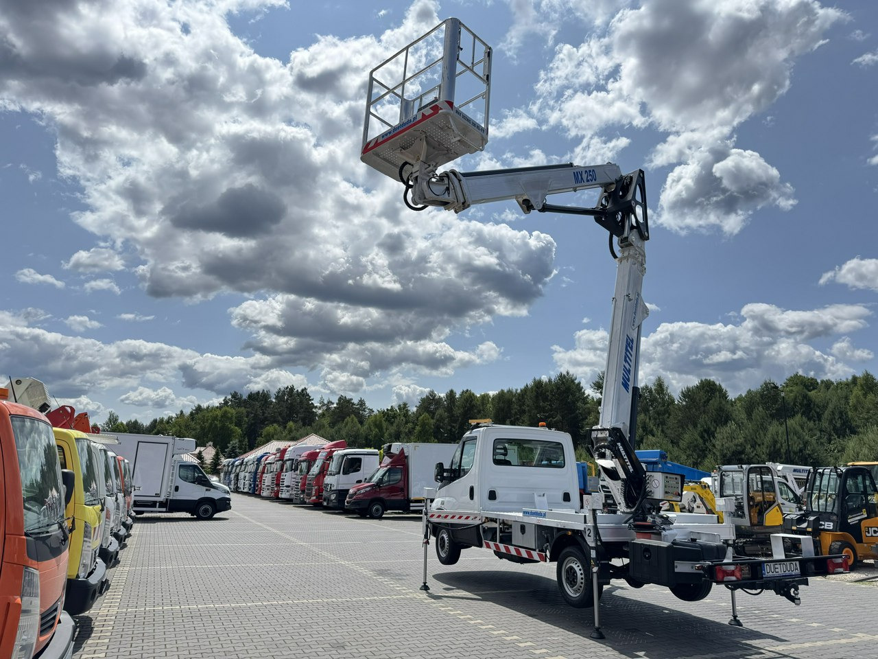 Iveco Daily 35S14 - Caminhão com plataforma aérea: foto 4 Iveco Daily 35S14 - Caminhão com plataforma aérea: foto 4