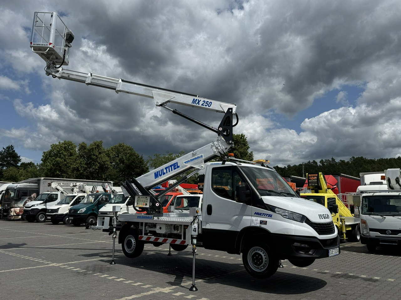 Iveco Daily 35S14 - Caminhão com plataforma aérea: foto 4 Iveco Daily 35S14 - Caminhão com plataforma aérea: foto 4