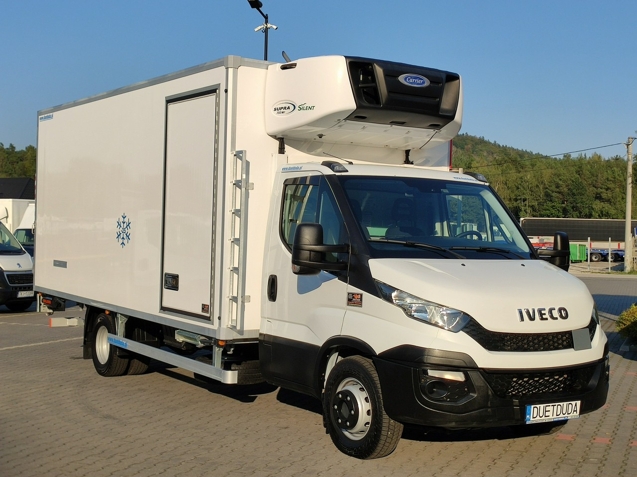 Iveco Daily 70C17 Mroźnia Ściana Grodziowa Multitemperatura - Carrinha frigorífica: foto 2 Iveco Daily 70C17 Mroźnia Ściana Grodziowa Multitemperatura - Carrinha frigorífica: foto 2