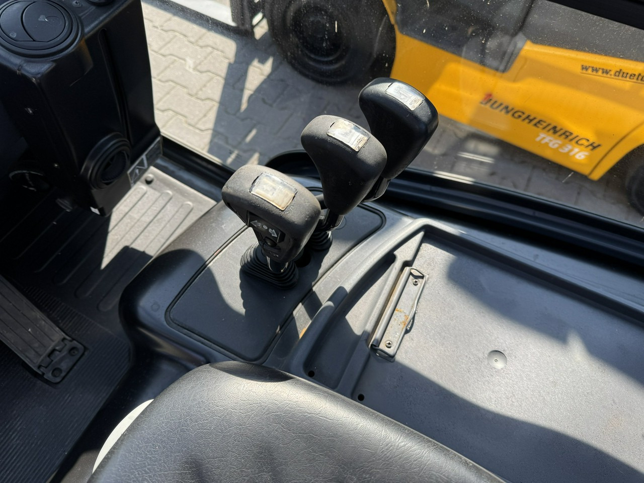 Empilhadeira a gás Jungheinrich TFG 316 Duplex Przesuw Boczny Oświetlenie Robocze: foto 8 Empilhadeira a gás Jungheinrich TFG 316 Duplex Przesuw Boczny Oświetlenie Robocze: foto 8