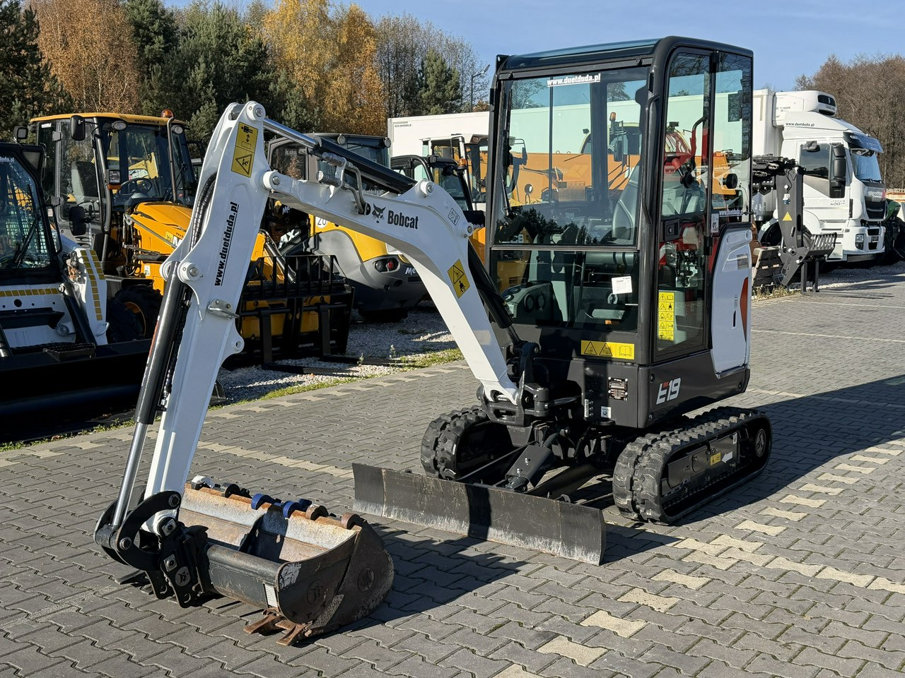 Bobcat E19 Komplet Łyżek Mało Używana Przepracowane tylko 90mth - Máquina de outro: foto 5 Bobcat E19 Komplet Łyżek Mało Używana Przepracowane tylko 90mth - Máquina de outro: foto 5