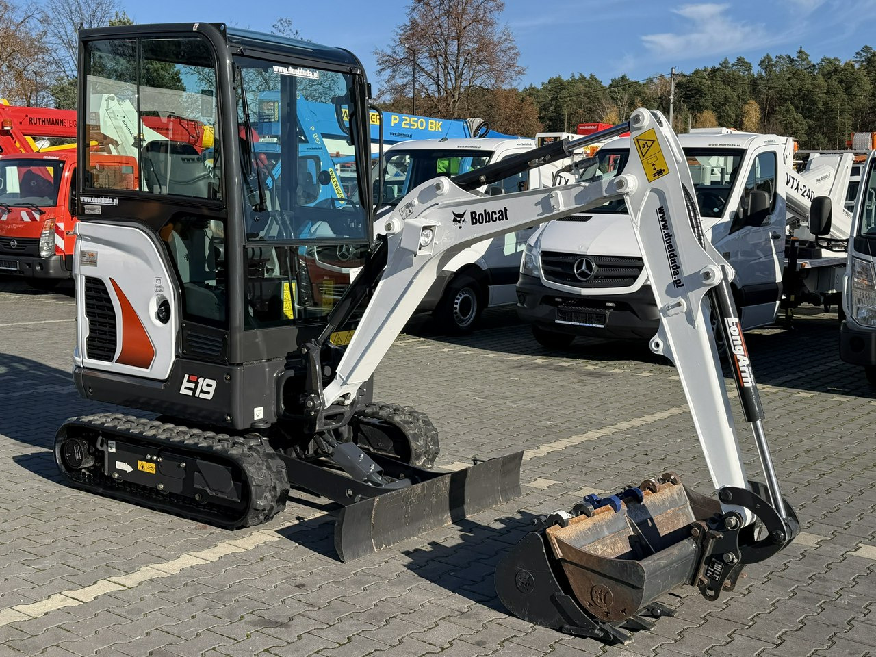 Bobcat E19 Komplet Łyżek Mało Używana Przepracowane tylko 90mth - Máquina de outro: foto 1 Bobcat E19 Komplet Łyżek Mało Używana Przepracowane tylko 90mth - Máquina de outro: foto 1