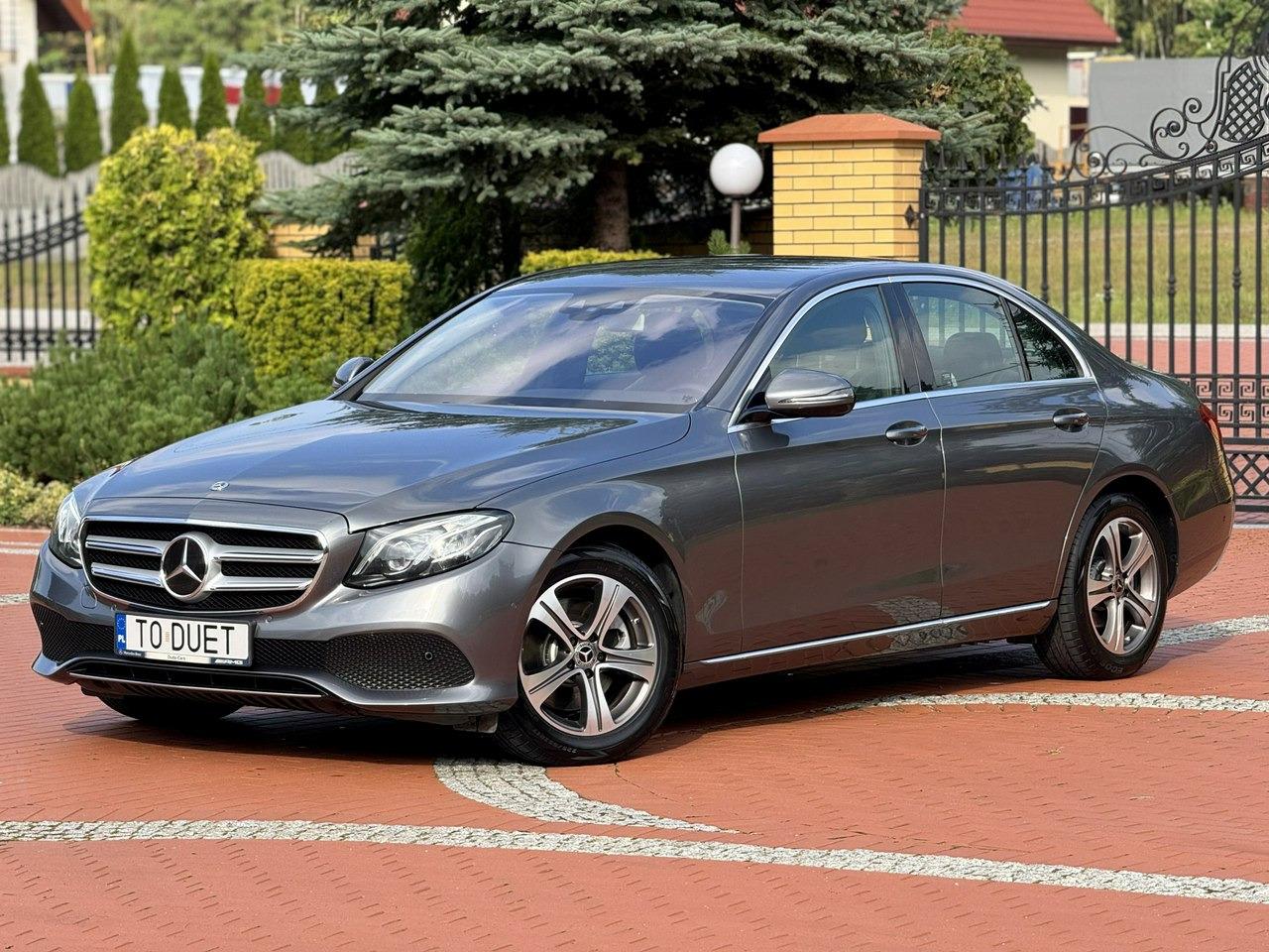 Mercedes E 220 - Sedan: foto 1 Mercedes E 220 - Sedan: foto 1