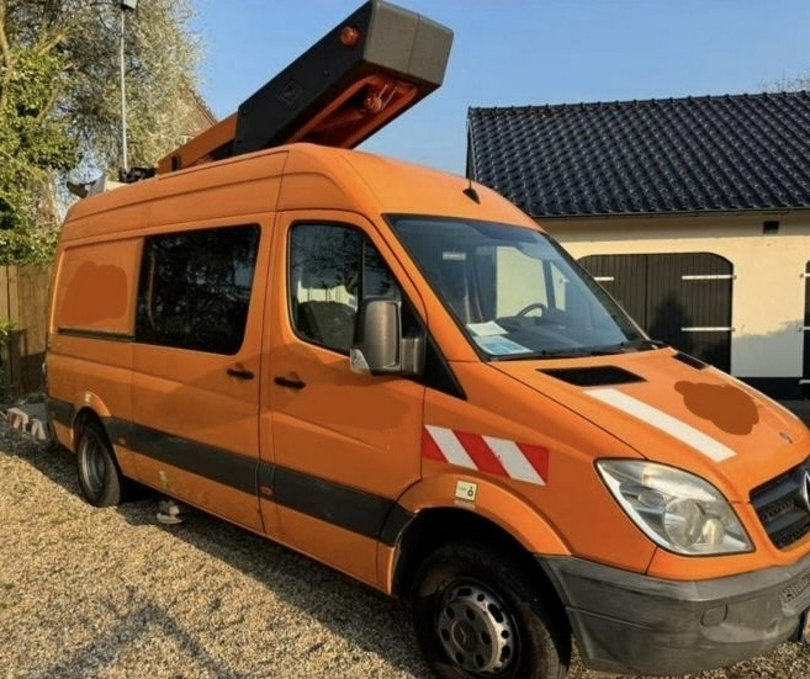 Mercedes Sprinter - Caminhão com plataforma aérea: foto 1 Mercedes Sprinter - Caminhão com plataforma aérea: foto 1