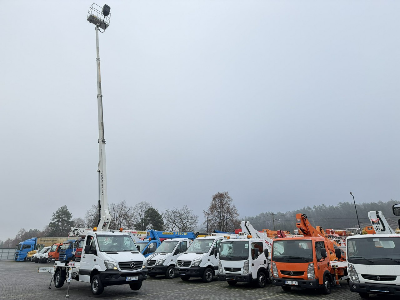 Mercedes Sprinter - Caminhão com plataforma aérea: foto 5 Mercedes Sprinter - Caminhão com plataforma aérea: foto 5