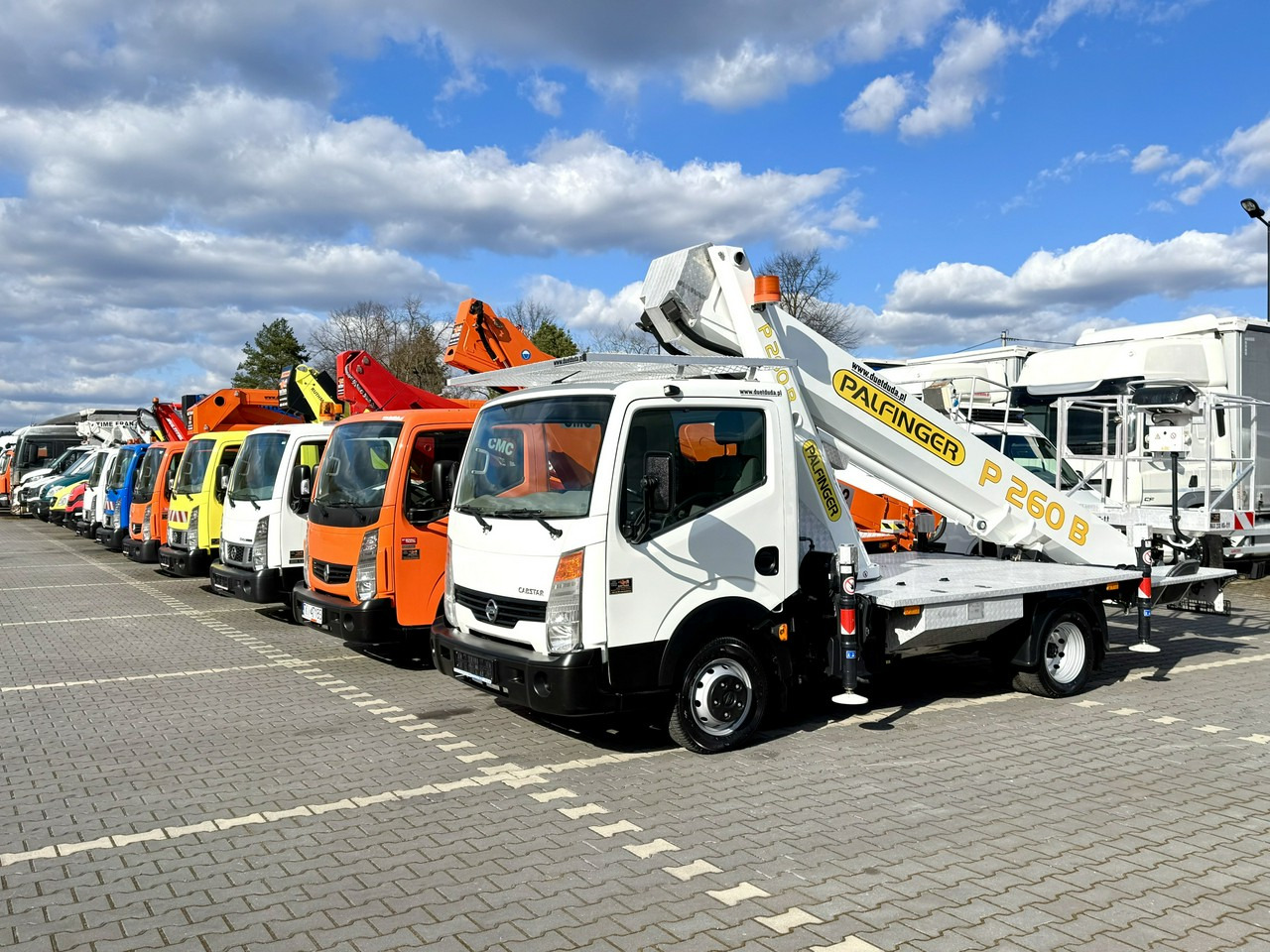 Nissan Cabstar - Caminhão com plataforma aérea: foto 1 Nissan Cabstar - Caminhão com plataforma aérea: foto 1